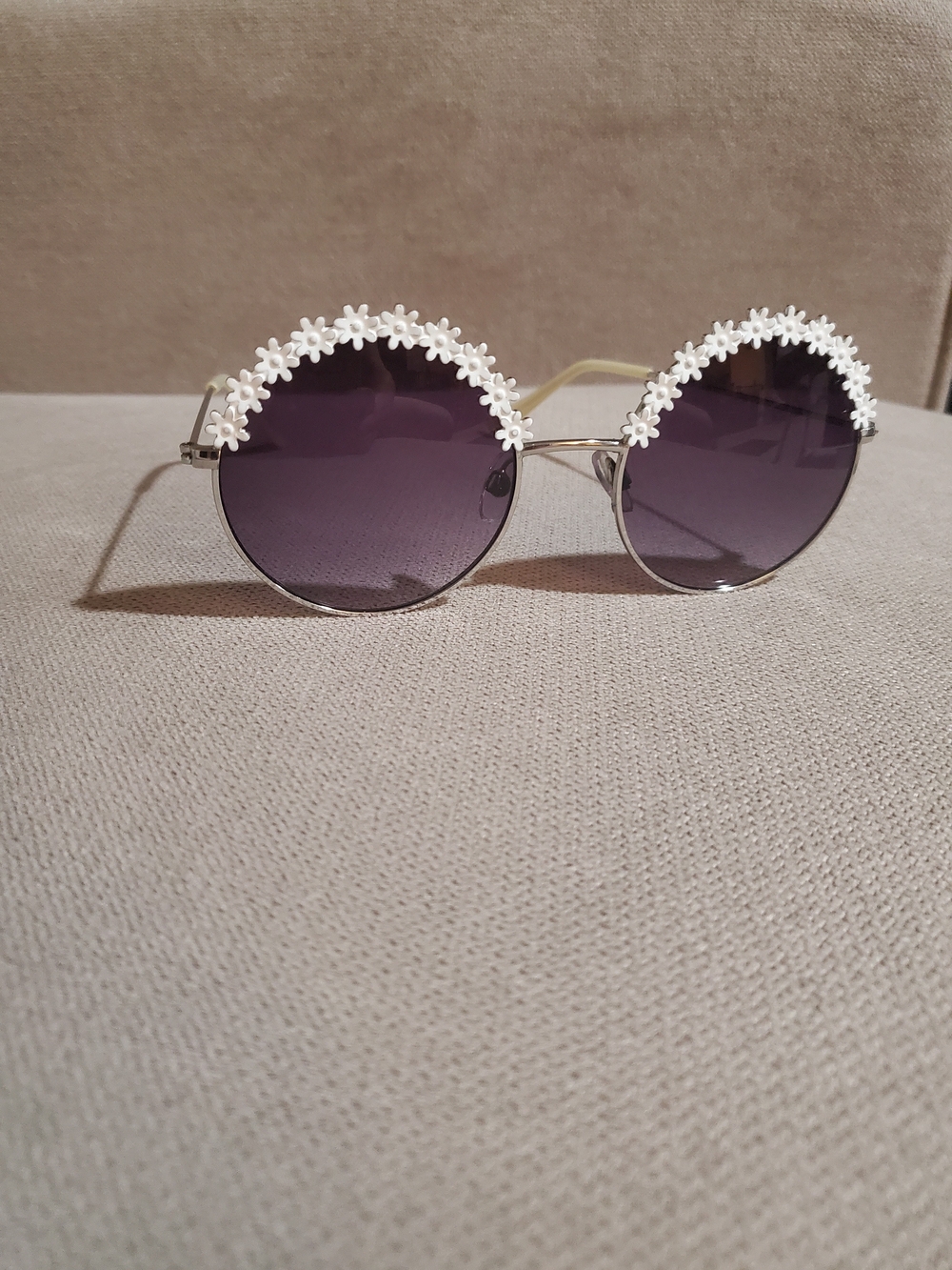 Round Daisy Trim Sunglasses